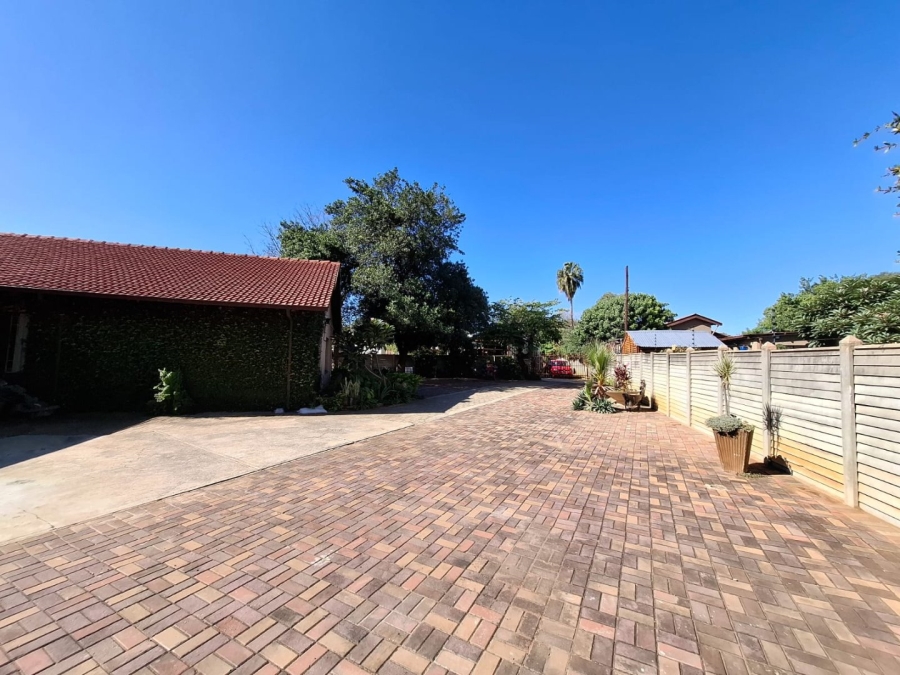 4 Bedroom Property for Sale in Oos Einde North West